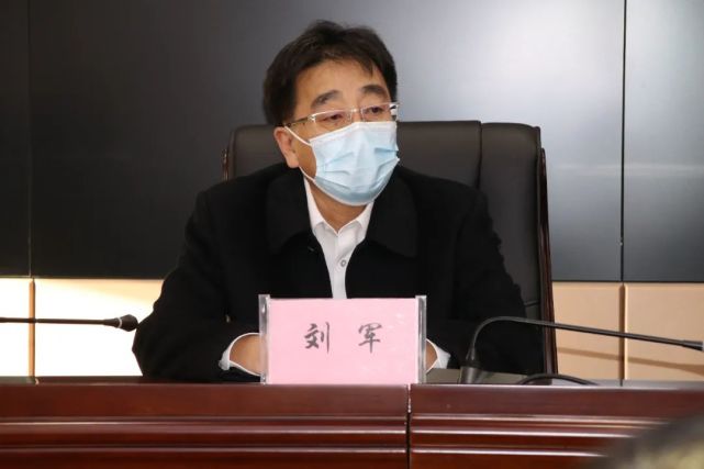 锡盟检察分院政治部干事王鹏同志对刘军同志的简历及工作表现进行了