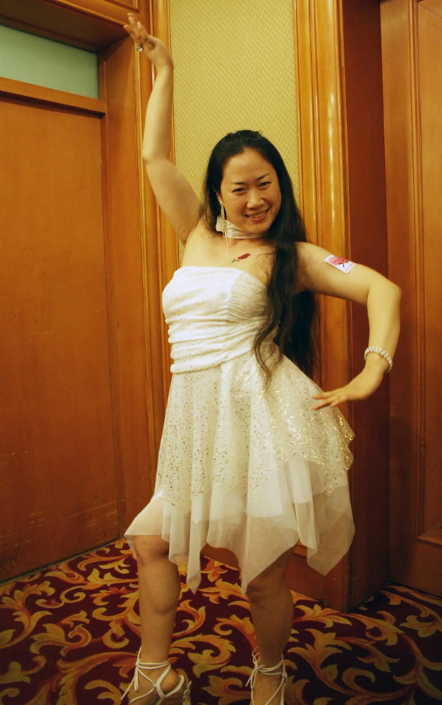 初代网红芙蓉姐姐的经典s造型/视觉中国