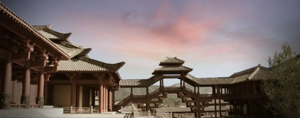 巍峨的宫殿高度还原了秦帝国的大朝正宫光设计,就耗费了四年秦王宫以