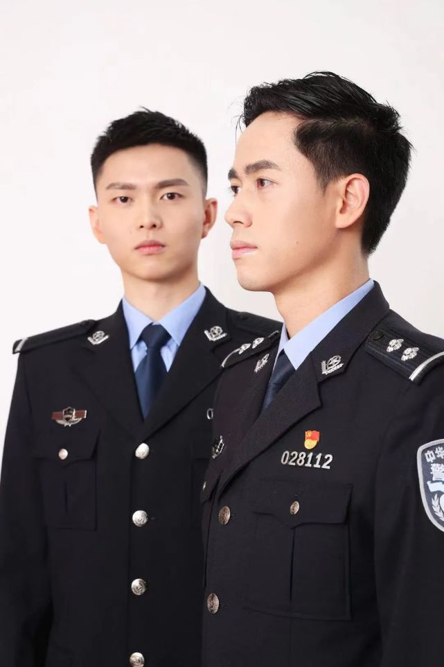 为他们助力加油这对民警组合靠正能量出圈