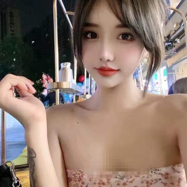 女主播庆战队夺冠上演黑白蕾丝秀一周不重样水友她真的太懂了