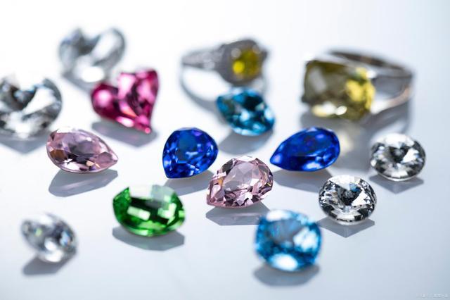 是爱情,还是规则排列的碳?在老师眼里,"八心八箭"的钻石竟是这样_腾讯