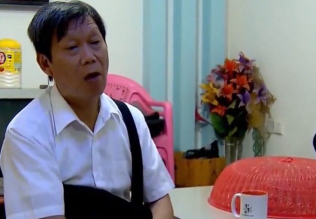 女婿自称是亿万富翁,比岳母还大两岁,从不工作还要分女方房产|陈荣发