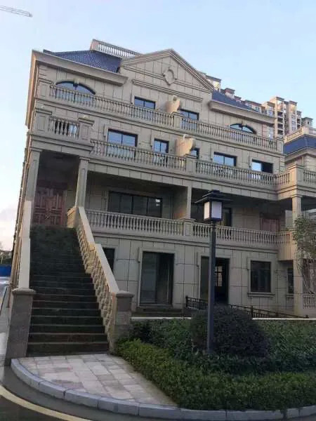 坐落于河南省信阳市固始县秀水街道办事处华壹·华侨城二期a-16号楼1