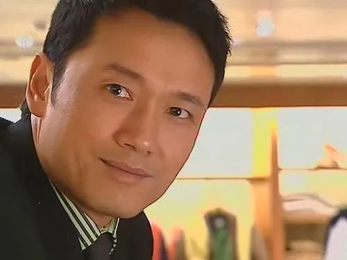 年过60岁的15位香港老牌男神,吕良伟刘德华状态好,万梓良曾被疾病缠身