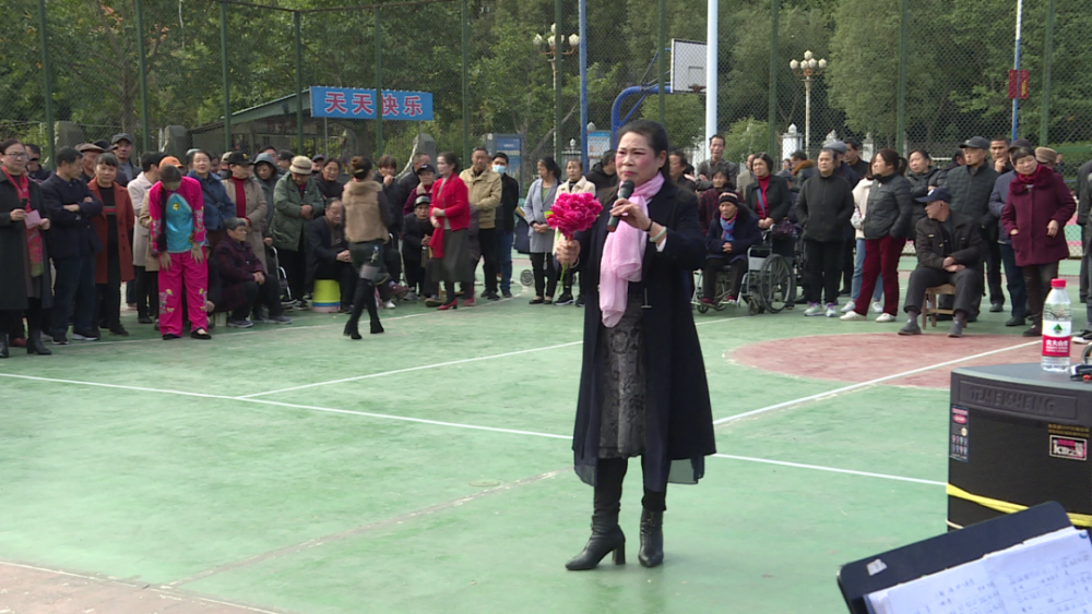 本次演出由南县地花鼓金秋艺术团举办,除了《沙家浜》《谢瑶环》等