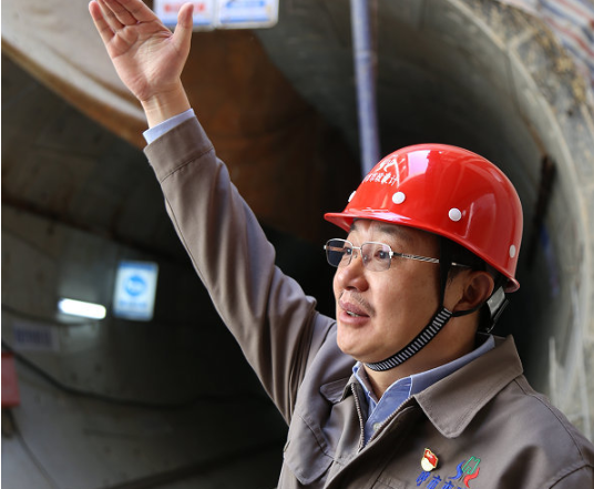 韩佳彤带领科研团队成功研发《呼和浩特快速路智能限高与监控集成系统