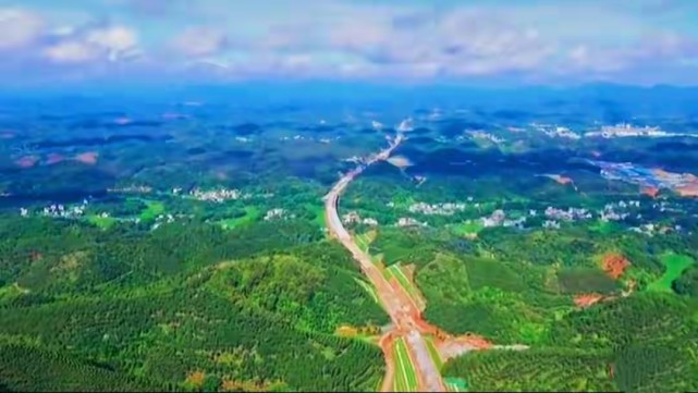 南宁至湛江高速公路,广西段正在奋力建设中,而广东段还没有动工