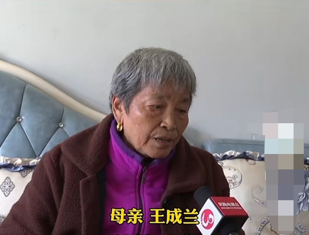 男子喝酒半夜回家被80多岁的母亲拿竹片教育倍感幸福