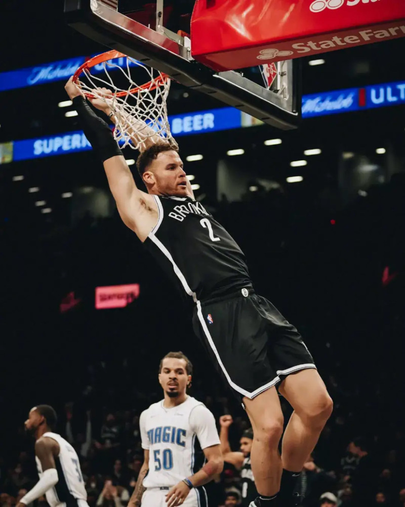 格里芬 NBA：格里芬和阿德薪资都是264万美元，两人数据对比相差很大