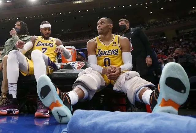 安东尼·戴维斯 肥强NBA：詹姆斯缺阵，威少砍31＋13＋10，湖人开局慢热不敌尼克斯