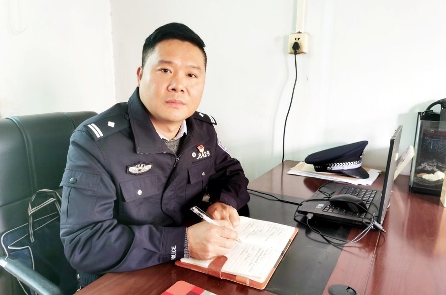 心怀一个"民"字 牢记一个"拼"字