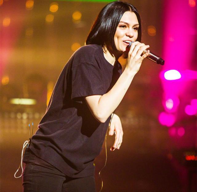 知名歌手结石姐宣布流产,晒照难掩悲痛,曾自曝无法生育