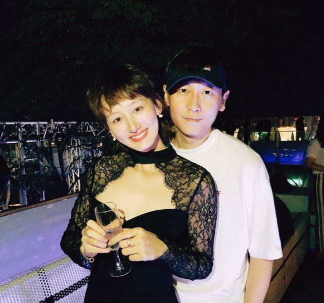 李好老婆开百万豪车出门一件毛衣就要七千多妥妥的隐形富豪