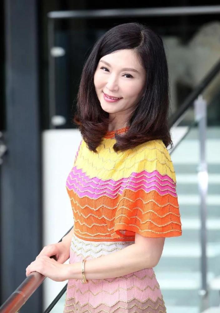 张玉嬿只有一段刻骨铭心的恋情,分手后不在触碰爱情,55岁还单身_腾讯