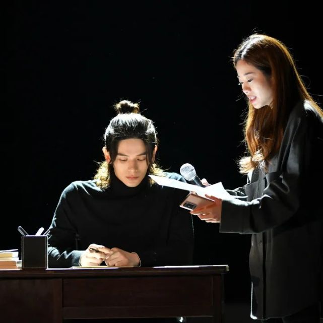 生命总是要有缝隙的,因为那是阳光照进来的地方,也祝愿黄颖湘导演能迎