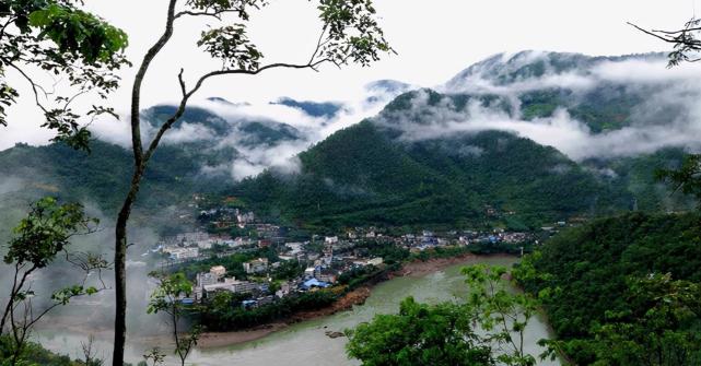 中国的恒春之都,一座拥有双机场的五线城市,风景优美十分宜居|临沧