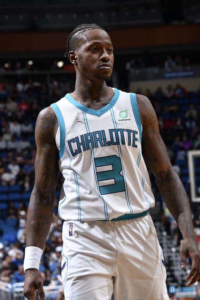 罗齐尔22投11中得到27分3板5助6抢断1盖帽