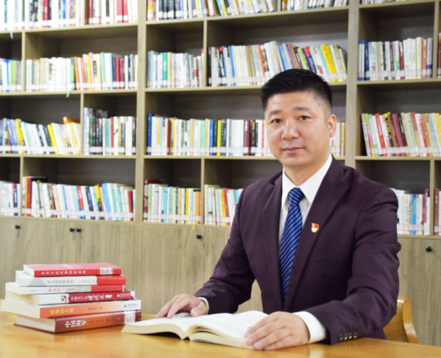 陈成漫漫体彩路尽洒光和热