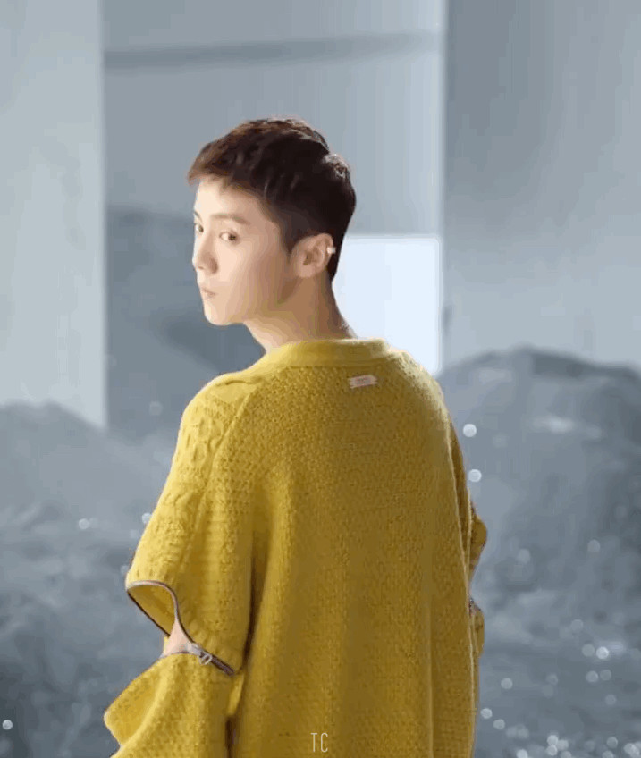 鹿晗时尚芭莎十二月刊封面,冰雪小鹿又酷又帅