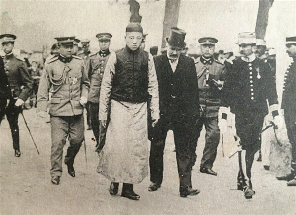 爱新觉罗·载涛,他出生于1887年,曾是清朝时期皇室家族中握有一定实权