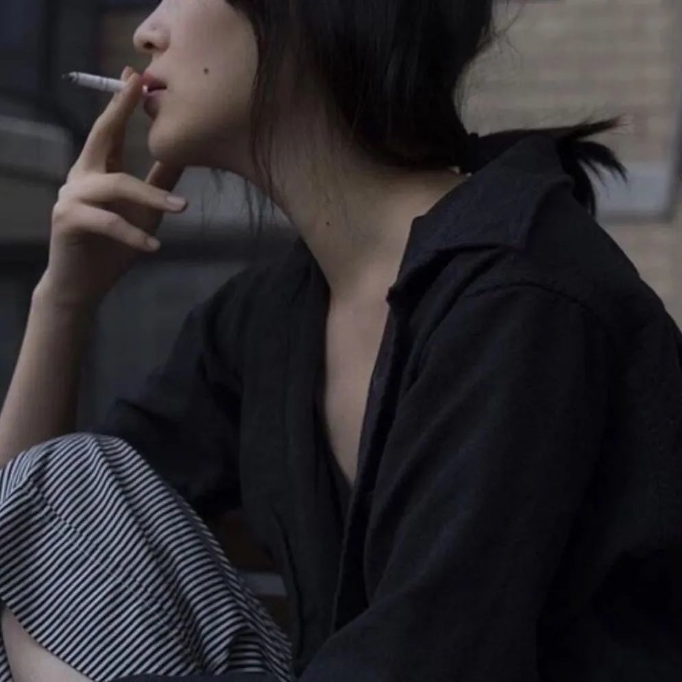 头像有点丧的女生头像万物皆善未来可期