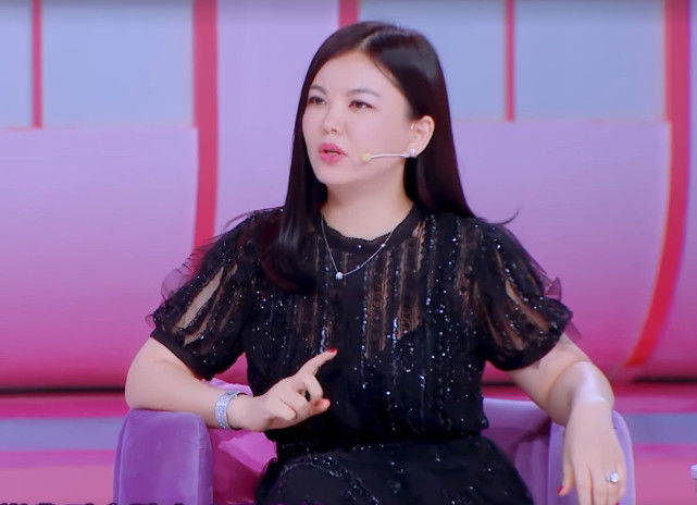记得李湘曾说过自己家保姆的事,李湘爆料自己喜欢吃燕窝,而且是2万块
