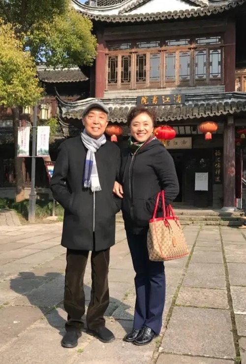 师胜杰离世3年遗孀宋艳睹物思人含泪将这份承诺深藏于心