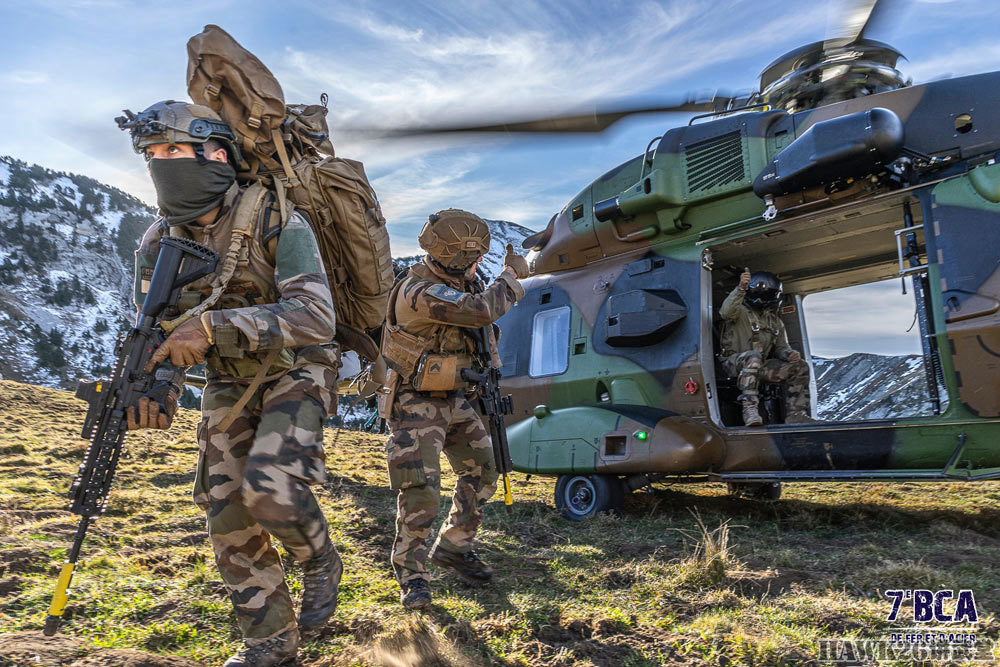 法国第7山地猎兵营狙击手演练深入阿尔卑斯山区用大狙消灭敌人