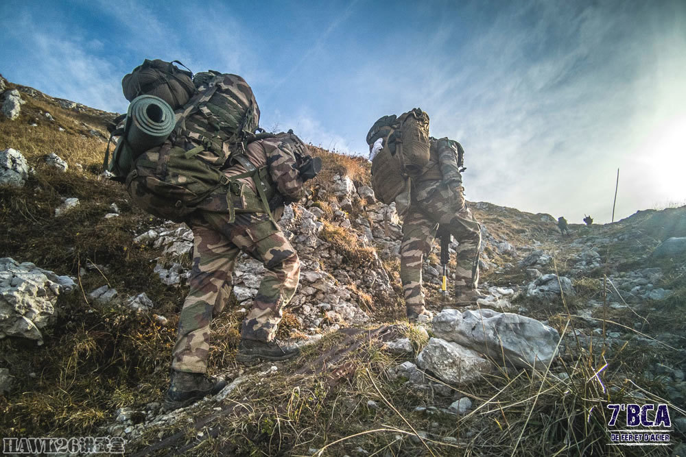 法国第7山地猎兵营狙击手演练深入阿尔卑斯山区用大狙消灭敌人