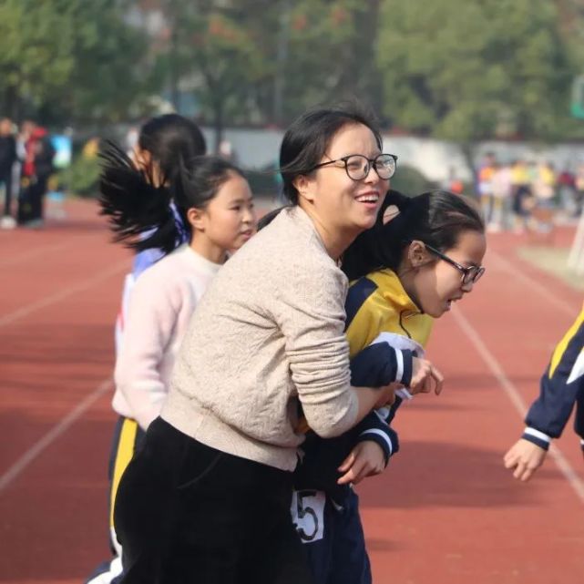 奋勇拼搏挑战自我廿里小学第七届田径运动会