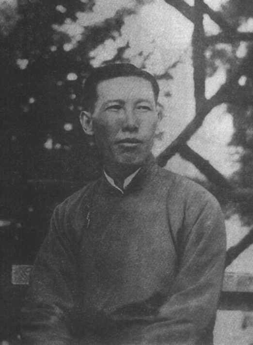 晓东在这张照片中,"建筑四杰"刘敦桢,童寯,梁思成,杨廷宝的后人们齐聚