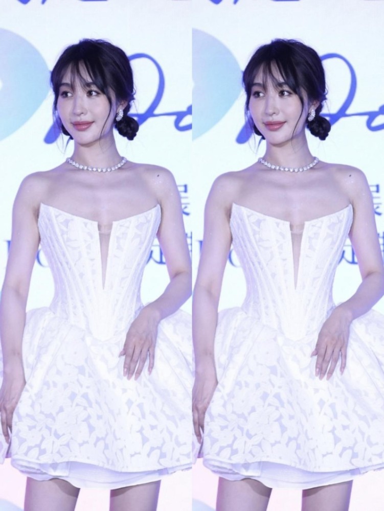 李菲儿的身材没得说,穿白色伞裙秀身材,甜美中又不失女人味