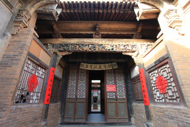 万荣李家大院:山西回到不看院