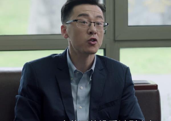 站到外面,亲自教训他们,让他们互相道歉,结果小陆的父亲直接杀到学校