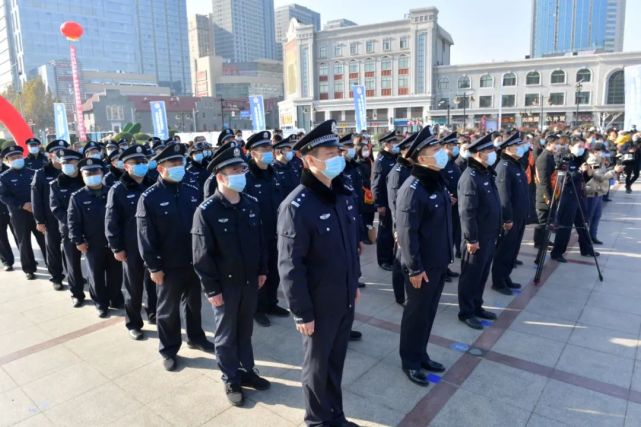 济南移动分公司总经理邓克锐,市公安局一级高级警长刘西茂出席活动