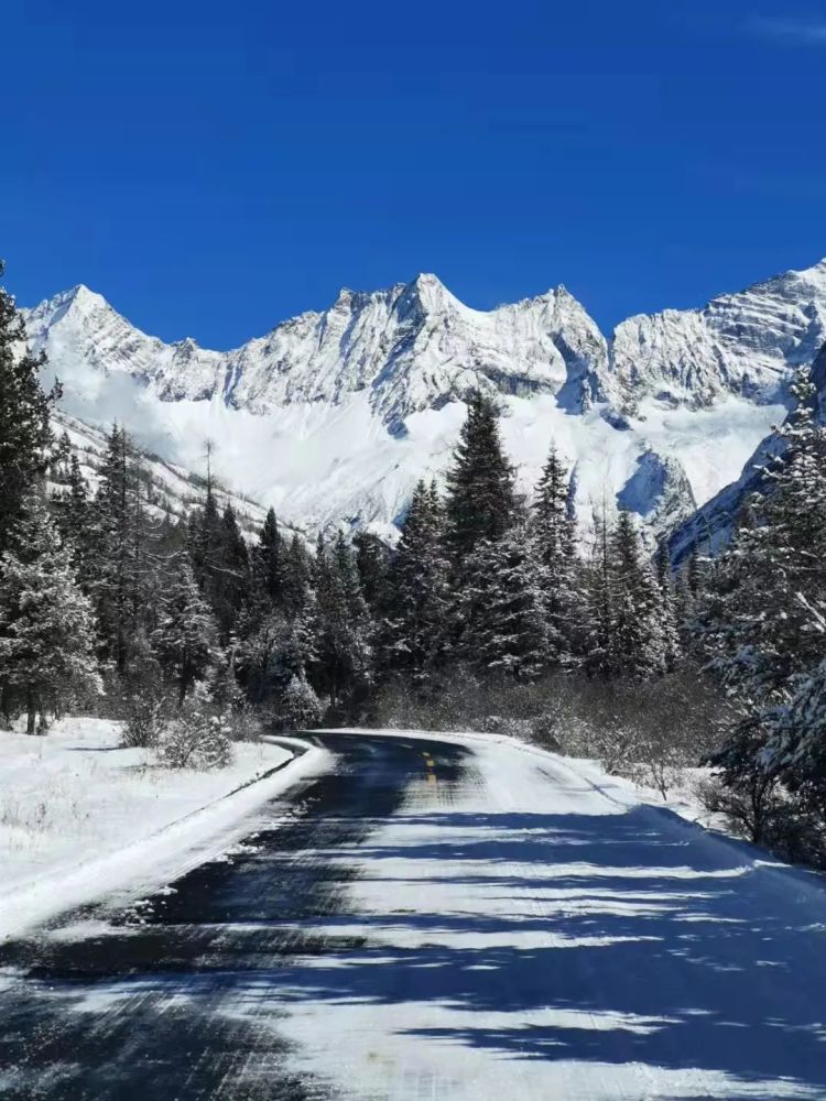 四姑娘山的冬天藏着你最想要的冰雪世界