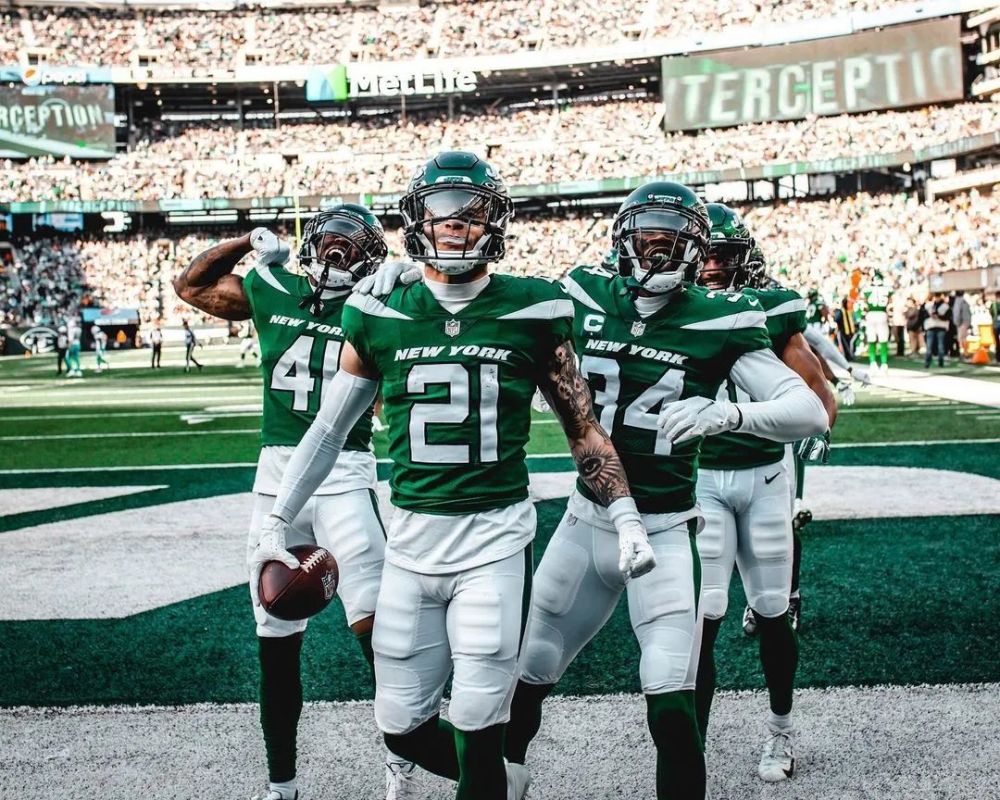 虽然本周依然没能赢球但喷气机还是展现出了积极的一面新秀伊利亚