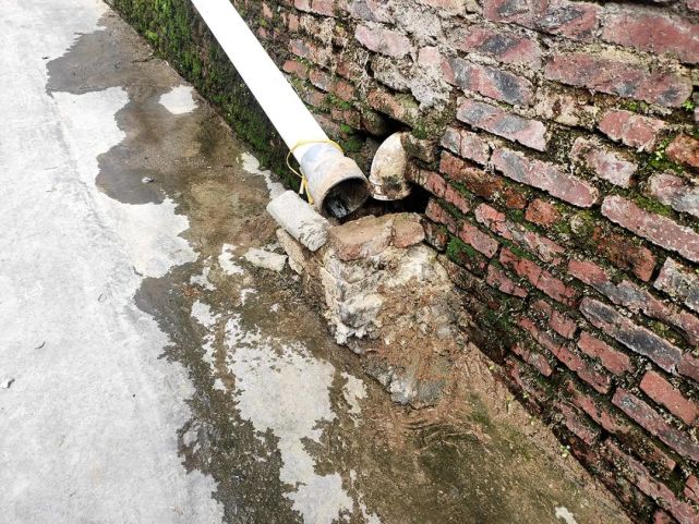 污水横流苦煞街坊五祖路变污糟路