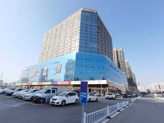 清华园外围清华园内景银河时代广场现状如下:小区入口小区内景二期