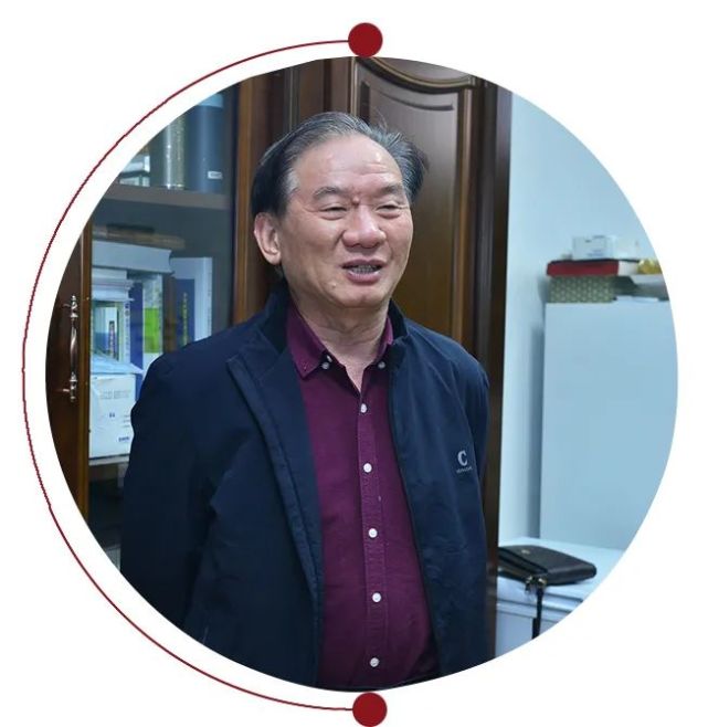 沈其荣  王爽摄院士增选结果发布时,南京农业大学教授沈其荣正在白马