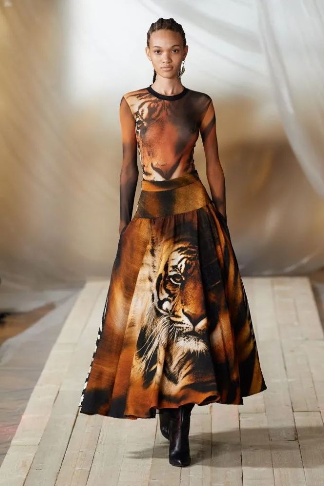 野性十足却又时髦满分,动物花纹火了!_腾讯新闻