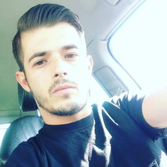 英国帅哥囚犯越狱被通缉,女友与他开心合照做脸书头像,自曝行踪