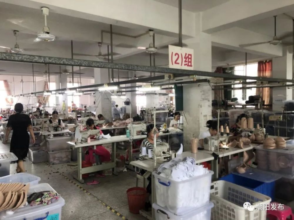 位于潮阳区谷饶镇的汕头市福龙制衣有限公司也是一家纺织服装企业