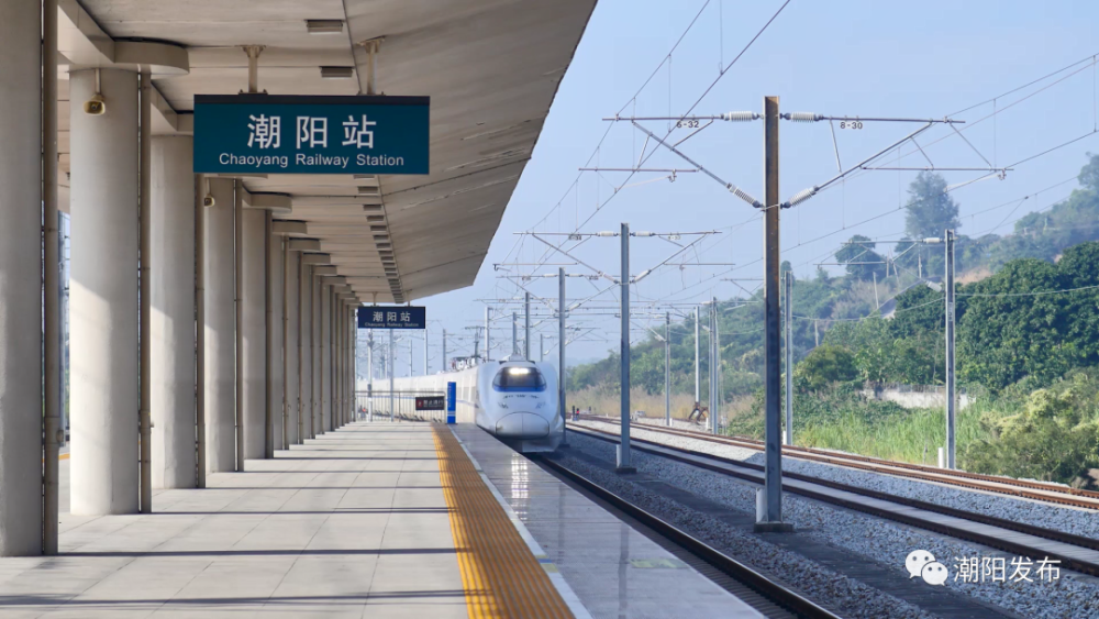 加快形成高铁站经济圈《区政府工作报告》提出要坚持以"工业立市,产业