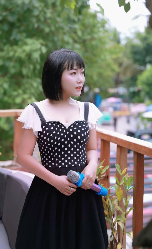 雨林,西双版纳广播电视台主持人.