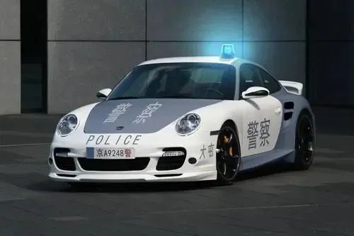 跑车穿上中国警服老司机放眼天下警车唯有中国最霸气