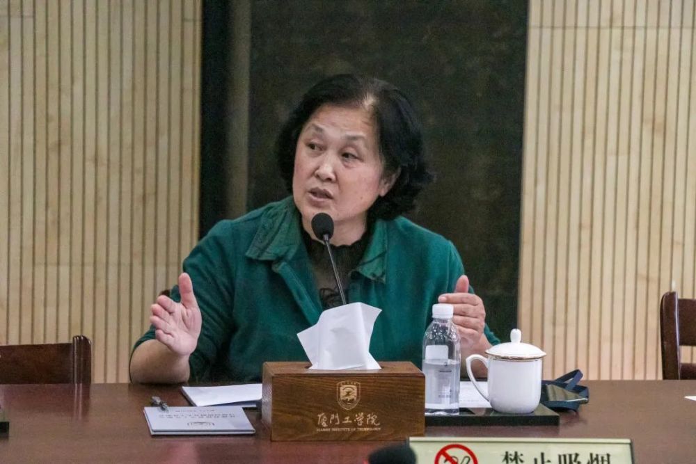 李咏梅副校长讲话李咏梅副校长在会议总结讲话时指出,第一,各学院要