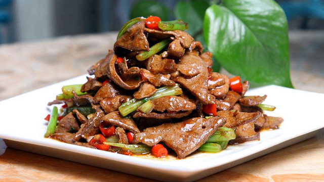 葱爆炒猪肝的做法来了滑嫩鲜香无腥味方法简单易学很实用