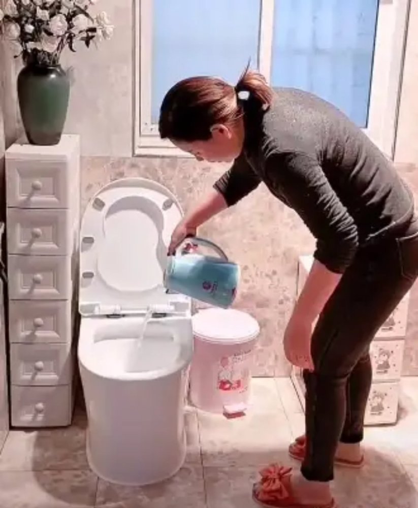 女子患重度洁癖,去农村建房子生活8年,儿女:最怕和妈妈在家